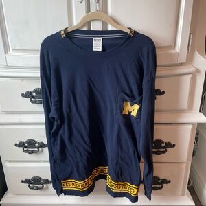 Long Sleeve Michigan Wolverines T Shirt Size Med.